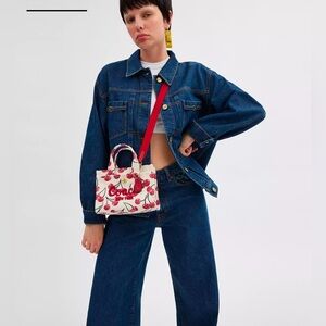 Coach Cargo Tote Bag 20 With Cherry Print 🍒